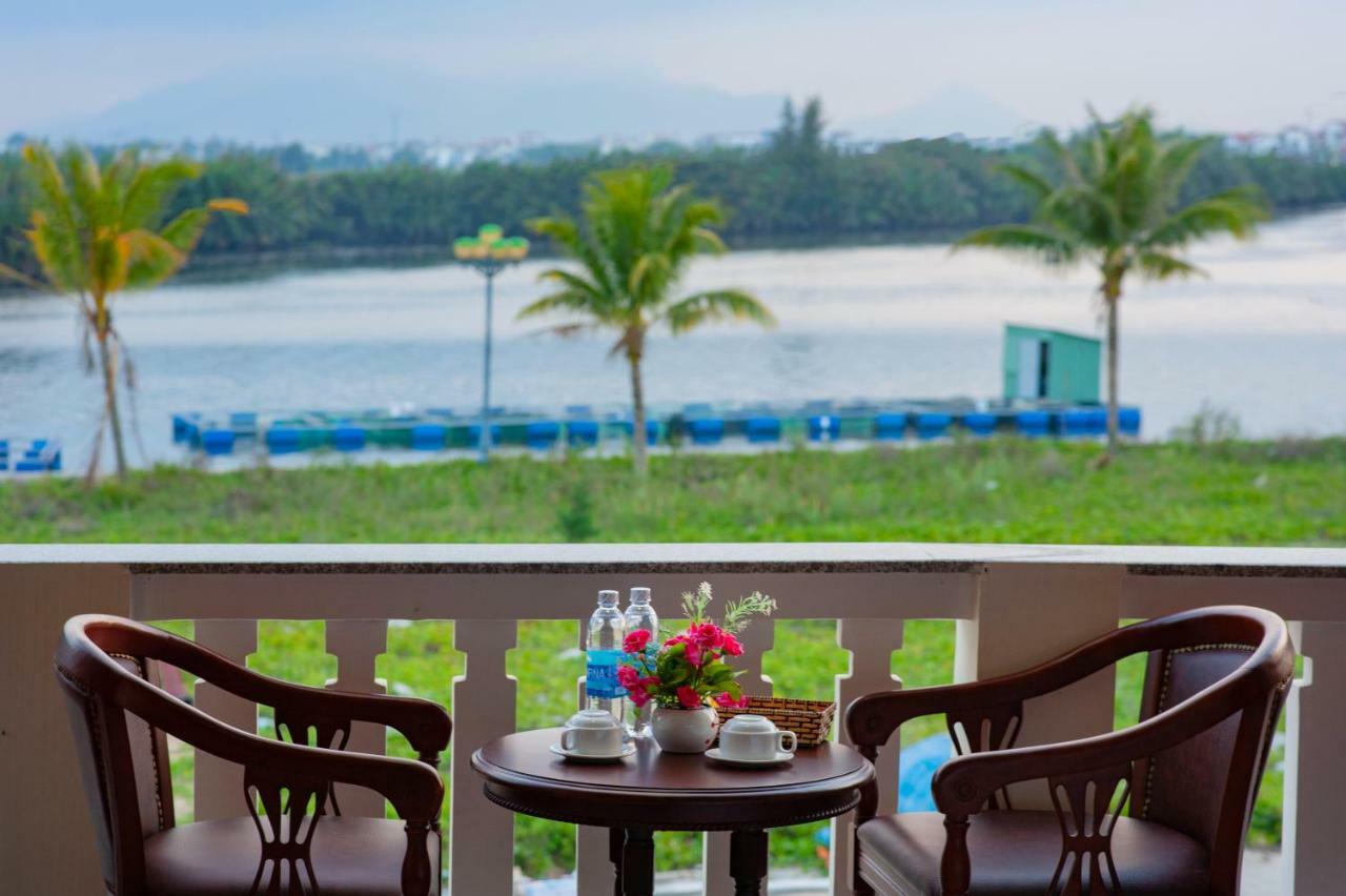 Riverside Sunset Homestay *